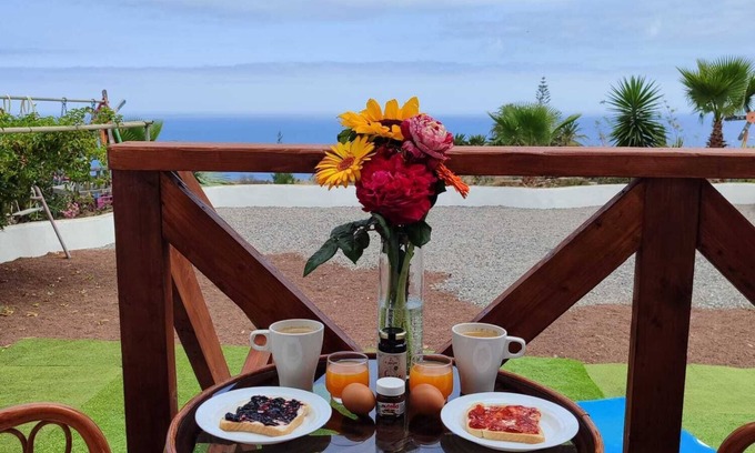 Buen Paso Apartment | Sunny balcony, large garden and private parking, 10 minutes from the beach.