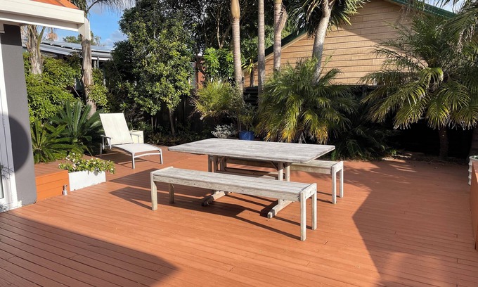 Mount Maunganui House | Sunny beach house in central Mount location