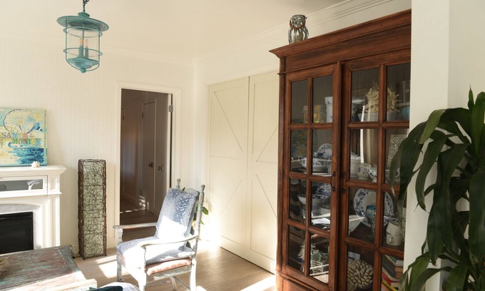 Pico Apartment | Sunny, beachy suite, walk 1.2 mile to beach, Santa Monica Pier, 3rd St Promenade