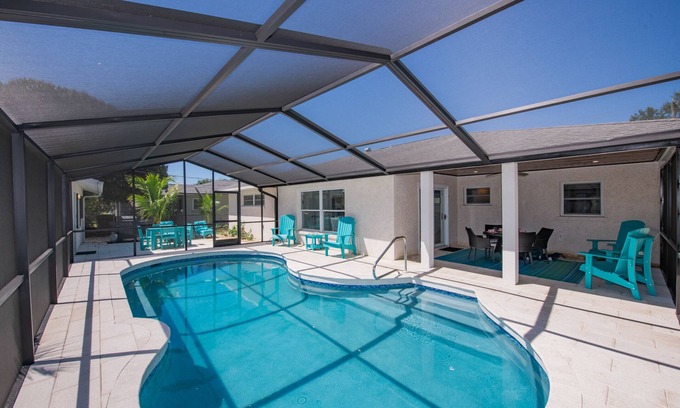 West Bradenton House | Sunny Breeze: Perfect Pool Retreat for Families with a Detached Guest House!