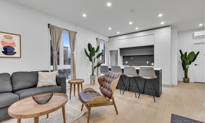 Southwest Condo | Sunny, bright & natural apt, centrally located