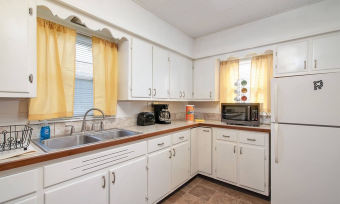 Kokomo House | Sunny bungalow with great space
