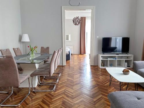 Orszagut Apartment | Sunny Castle Apartment