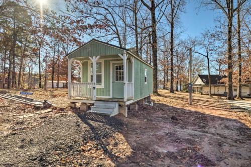 Negreet House | Sunny Catfish Cabin with Views of Toledo Bend