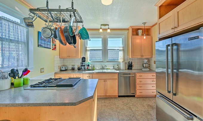 Port Gardner House | Sunny & Central Everett Home < 1 Mile to Dtwn!