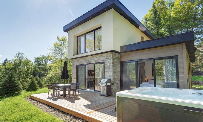 La Conception House | Sunny Chalet 12 Minutes to Mont Tremblant
