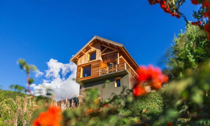 Vars Ski Chalet | Sunny chalet, panoramic view in Vars Sainte Catherine