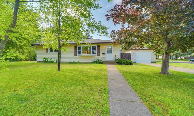 Cloquet House | Sunny Cloquet Home - 2 Mi to St. Louis River!