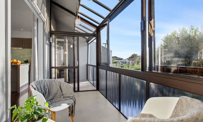 St. Heliers House | Sunny Coastal Townhouse
