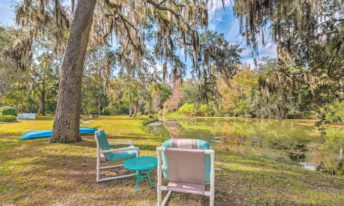 Crystal River House | Sunny Crystal River Home w/Screened-In Porch