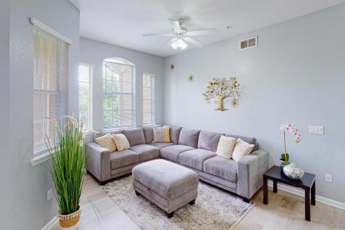 Loughman Apartment | Sunny Davenport