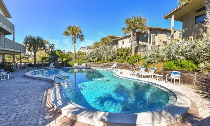 Sea Dunes Condo | Sunny Daze Sea Dunes Townhome - Pool - Green Turtle B6 Down