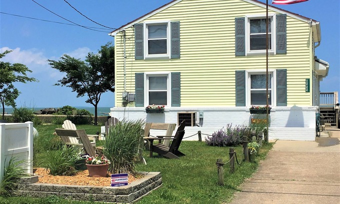 Oak Harbor Cottage | Sunny Disposition-Quaint Cottage on Lake Erie Near Port Clinton, Lakefront