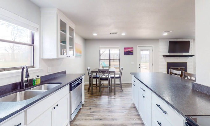 Fayetteville House | Sunny dog-friendly home in secluded neighborhood with patio, backyard
