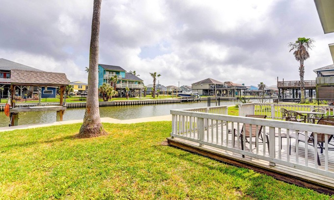 Freeport House | Sunny Freeport Home on Canal: Fish On-Site!