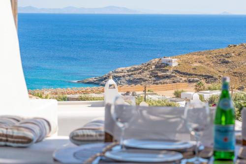 Kalafatis House | Sunny Getaway in Mykonos Lia Beach