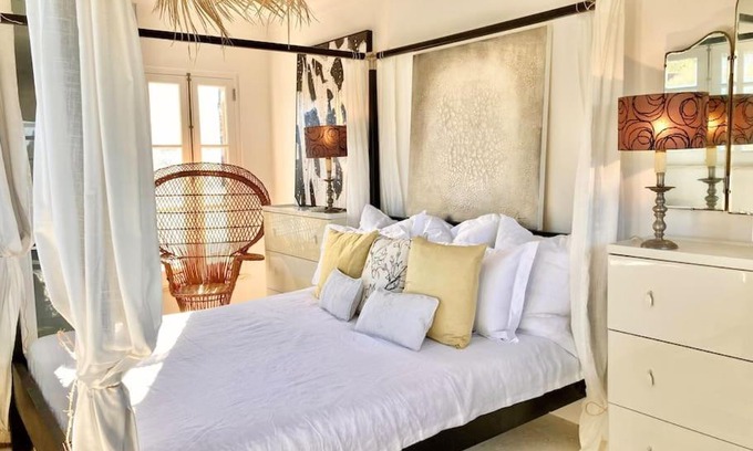 Coz Villa | Sunny Grandfather Farmhouse