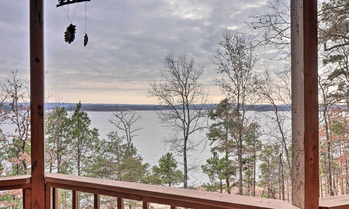 Edgemont House | Sunny Greers Ferry Lake Home, 6 Mi to Marina
