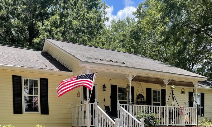 Clinton House | Sunny Happy Place wake up to birds, lush yard, and soft breeze through oak trees