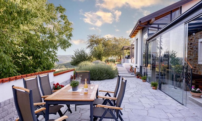 Matavun Apartment | Sunny Hill
