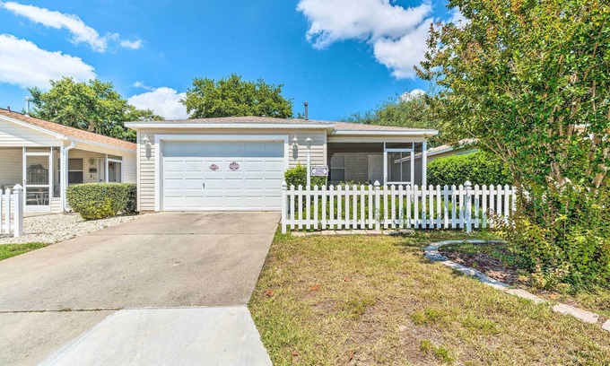 Chatham House | Sunny Home in The Villages w/Lanai & Pool Access!