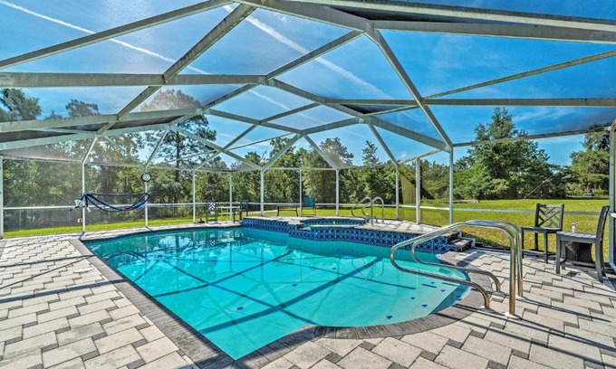 Homosassa House | Sunny Homosassa Escape with Shared Pool and Yard