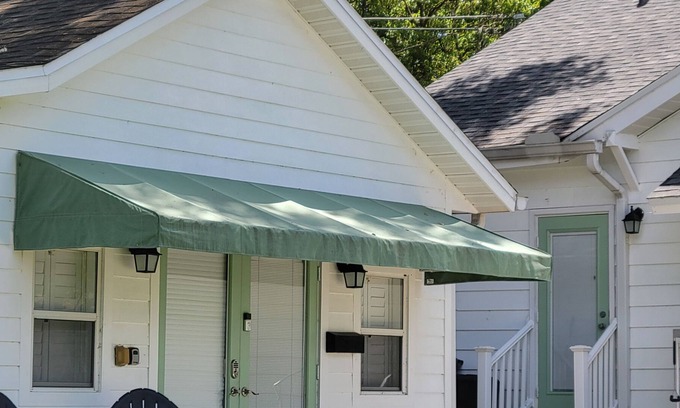 Dixieland Apartment | Sunny Lake Cottage with Patio Retreat, Hot Tub, & Kayaks