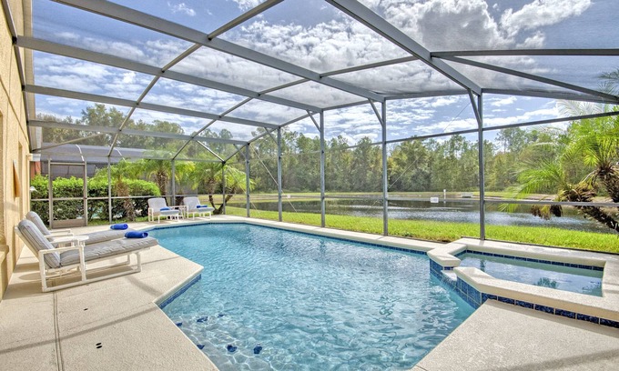 Sandy Ridge Villa | Sunny lake view villa -south facing pool -4 Beds, 2 en-suites near major parks