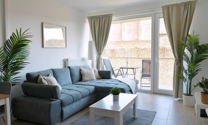 Losonci negyed Apartment | Sunny little home