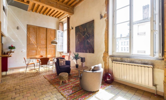 Old Lyon Apartment | Sunny loft in the heart of Vieux Lyon