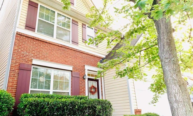 Gwinnett Place House | Sunny&Modern 4BR House w/Home Gym&Parking in Duluth -5 mins to I-85
