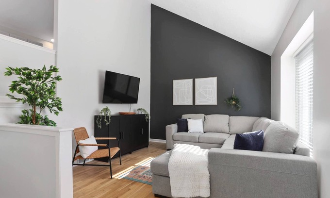 Olathe House | Sunny Modern Home| King Bed |Close highway access
