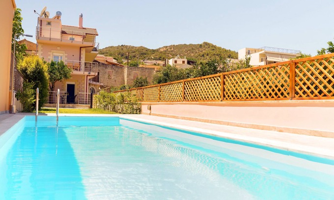 Spilia House | Sunny Oasis Retreat with sharing Pool