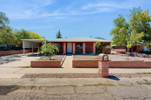 Rosemont West House | Sunny Oasis