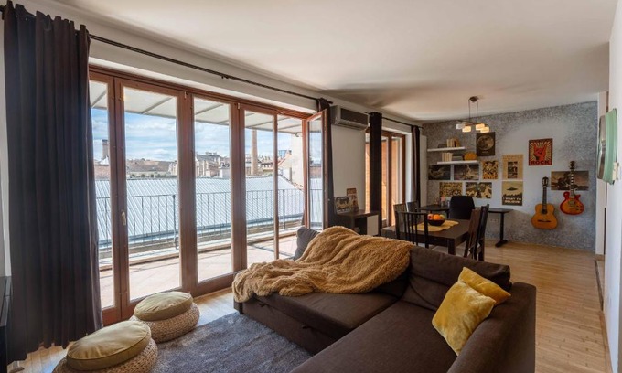 Erzsebetvaros Apartment | Sunny Penthouse front of Szimpla Kert