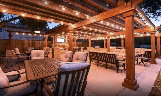 Arapahoe Ridge Condo | Sunny Pet friendly 2bd/2ba condo w/pool & hot tub
