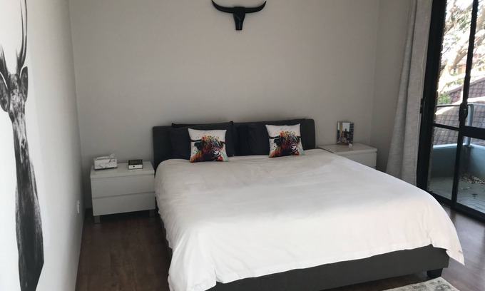 Manly Apartment | Sunny Quiet Executive/Family Apartment on Manly's Eastern Hill