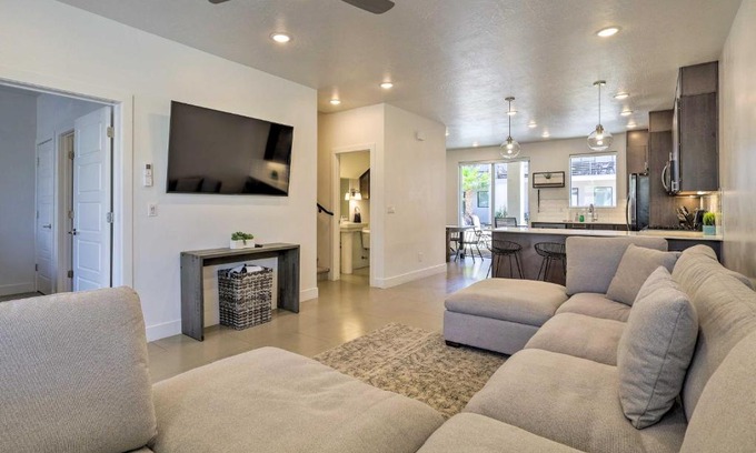St. George House | Sunny Resort Townhome and Balcony and Pool Access
