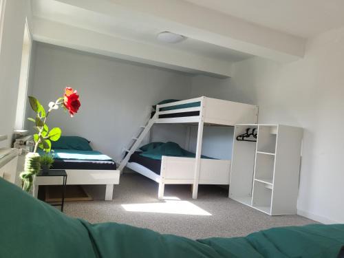 Region Hannover District House | Sunny Rooms