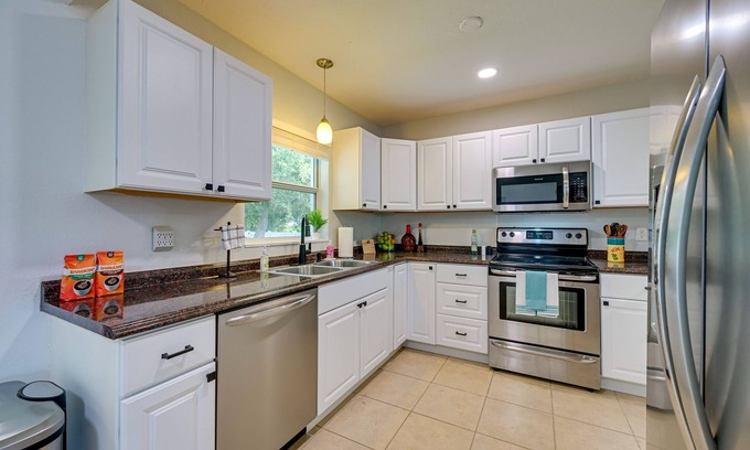 Sarasota Cottage | Sunny Sarasota Home w/Private Yard & Fire Pit!