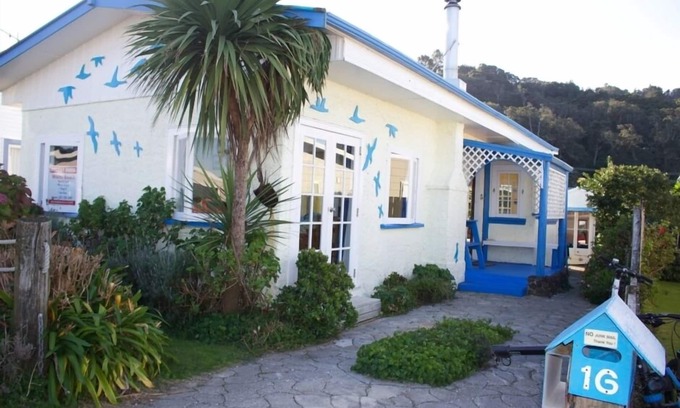 Waihi Beach House | Sunny, Sea View, Retro, North End - Beach 100m