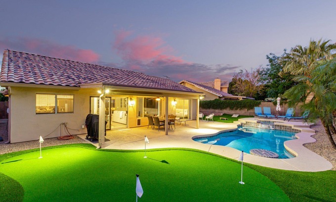 East Mesa House | Sunny Serenity: Mesa Masterpiece