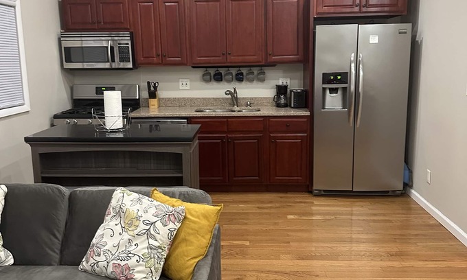 Brooklyn Apartment | Sunny Spacious - 2 bedroom, 2nd Floor Apartment