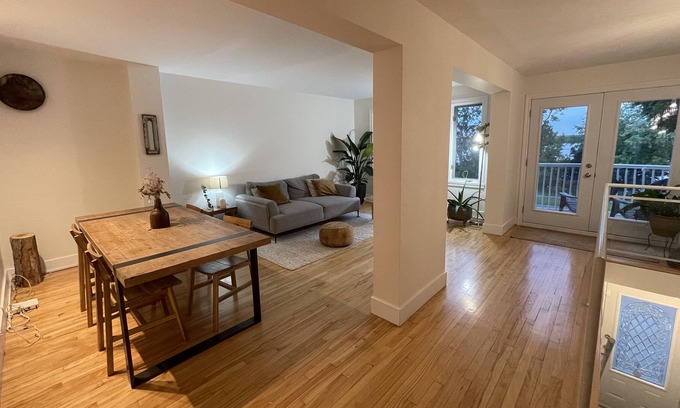 LaSalle Condo | Sunny, spacious riverside condo