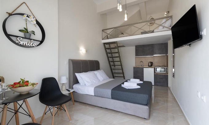 Topeiros Apartment | Sunny Studios 1