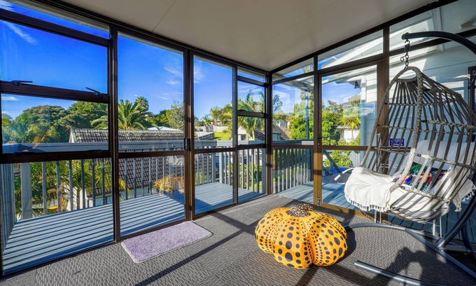 Browns Bay House | Sunny Stunner by the Sea: Browns Bay Escape