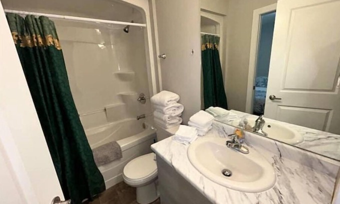 Winnipeg House | Sunny suite in Wolseley