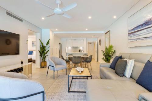 Port Douglas Apartment | Sunny Swim-out Serenity with Direct Beach Access