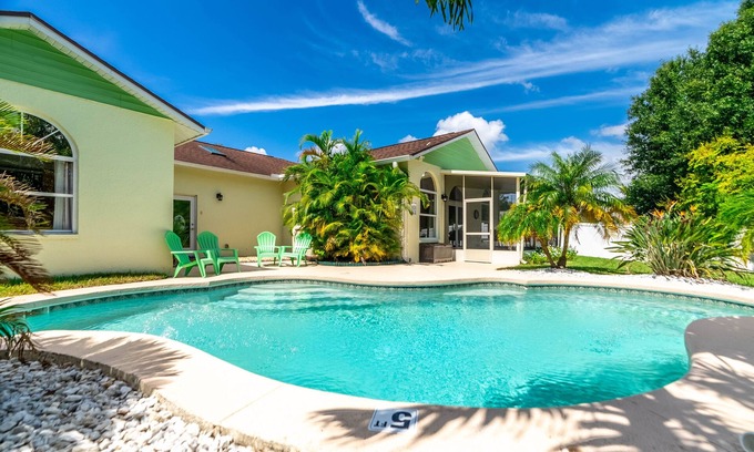 Lake Magdalene House | Sunny Tampa: 3BR, Heated Pool