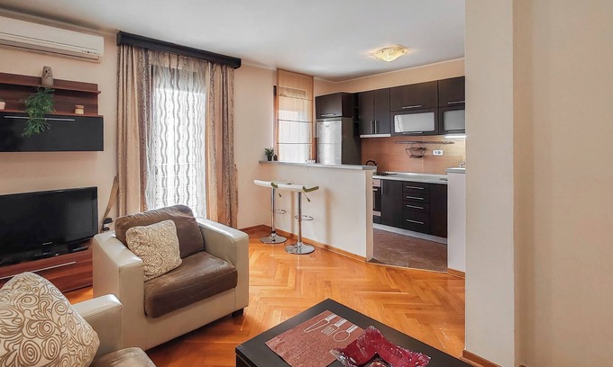 Lazi Apartment | Sunny Three-bedroom apartment